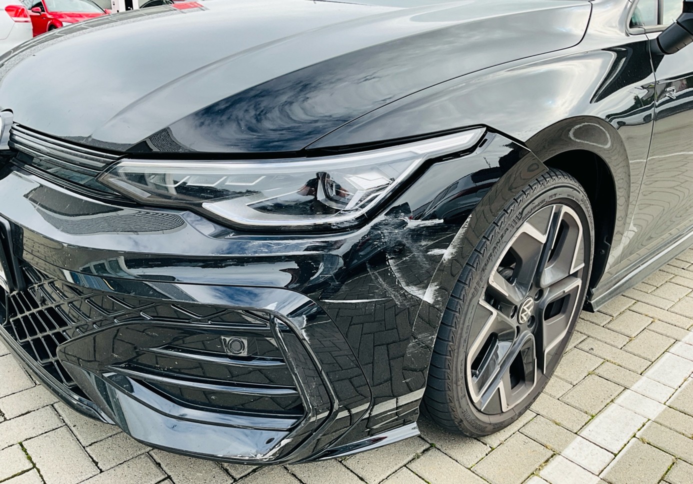 VW Golf 8 R mit Front- und Kotflügelschaden &ndash; Beispielfall aus der Praxis von Kfz-Gutachter Degen